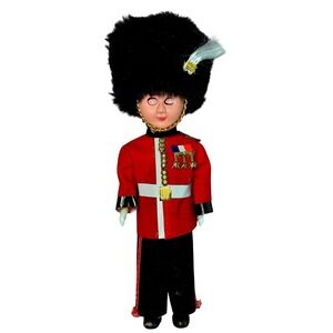 Vintage British Royal Guard Souvenir Doll 6.5 Inch Red‎ Uniform Sleep Eye